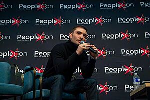 2 - Ed Westwick - Gossip Girl Fan Meet - March 31, 2024 at the XOXO Fan Meet by People Convention.jpg