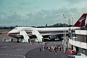 747, Christchurch, 1978 - Flickr - PhillipC