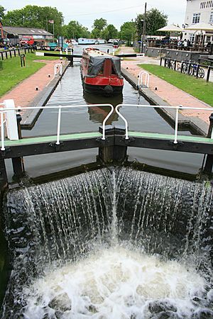 A Narrow Boat Enters Trent Lock - geograph.org.uk - 871340