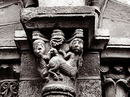 Cloître de la cathédrale Notre-Dame de l'Annonciation 03