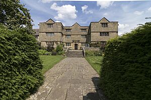 Eyam Hall 1334913-50.jpg