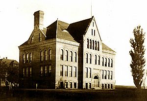 Hodgin Hall (1904)