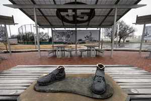 Jackie Robinson Statue Kansas Vandalized.webp