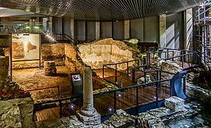 Museo Universitario A Domus do Mitreo 03.jpg