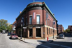 New England Quilt Museum, Lowell MA.jpg