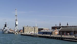 Portsmouth harbour 01 (8009877358)