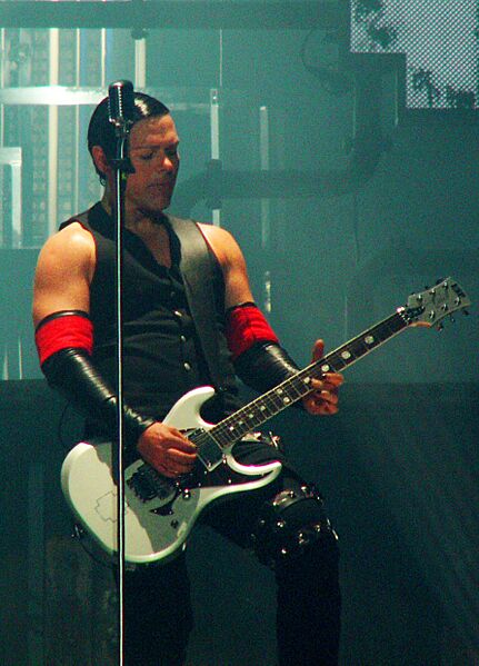 Richard Zven Kruspe au Zénith de Nantes en 2009. (cropped)