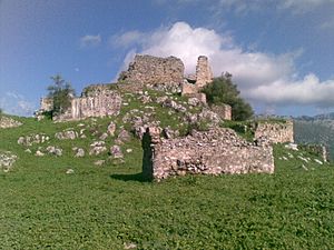 Castillo de Aznalmara.jpg