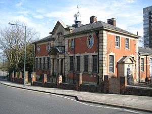 Erith Library - geograph.org.uk - 716950