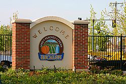 Escalon, Land of Peaches and Cream, welcome sign