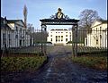 Het kasteel "Hof ter Linden", algemeen zicht met smeedijzeren Louis XVI poort - 354772 - onroerenderfgoed