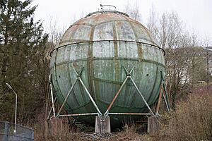 Industriedenkmal Kugelgasbehälter an der Friedrich-Friesen-Straße in der Kreisstadt Siegen im Kreis Siegen-Wittgenstein in Nordrhein-Westfalen