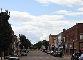 Litchfield Avenue at 4th Street