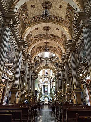 Nave mayor de la Catedral Basílica de León, Guanajuato