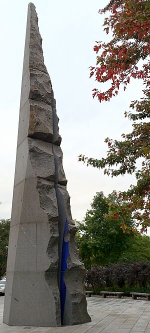 Obélisque en hommage à Charles de Gaulle