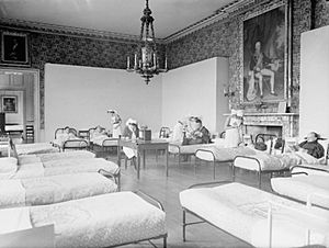 Royal Naval Auxiliary Hospital, Cholmondeley Castle. 7-14 July 1942. A11514