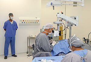 SP faz multirão de catarata para operar 6 mil. (25839494537)
