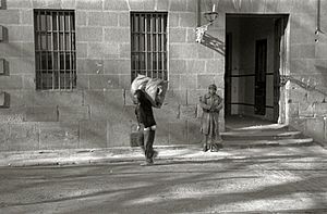 Salida de presos de la cárcel de Ondarreta (4 de 5) - Fondo Car-Kutxa Fototeka