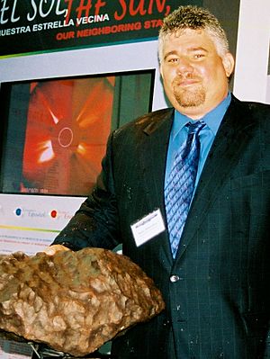 Sixto A. Gonzalez at the Arecibo Observatory Visitor Center Saturday November 1st, 2003.jpg