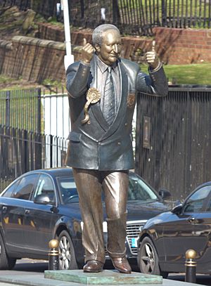 Statue of Sir Jack Hayward at The Molineux in Wolverhampton (47467413961)