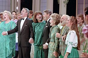 Trip to Canada, Gala Performance President Ronald Reagan, Nancy Reagan, Brian Mulroney, Mila Mulroney Singing at a Gala Performance at The Grand Theatre De Quebec - DPLA - a2d42fb589382556a43bbdc2ee3e34a0