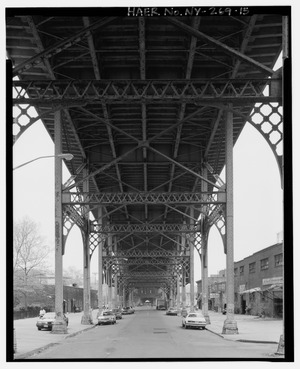 View of bent columns on the viaduct, looking east from bent 4 - Macombs Dam Bridge, Spanning Harlem River Between 155th Street Viaduct, Jerome Avenue, and East 162nd Street, HAER NY,31-NEYO,175-15