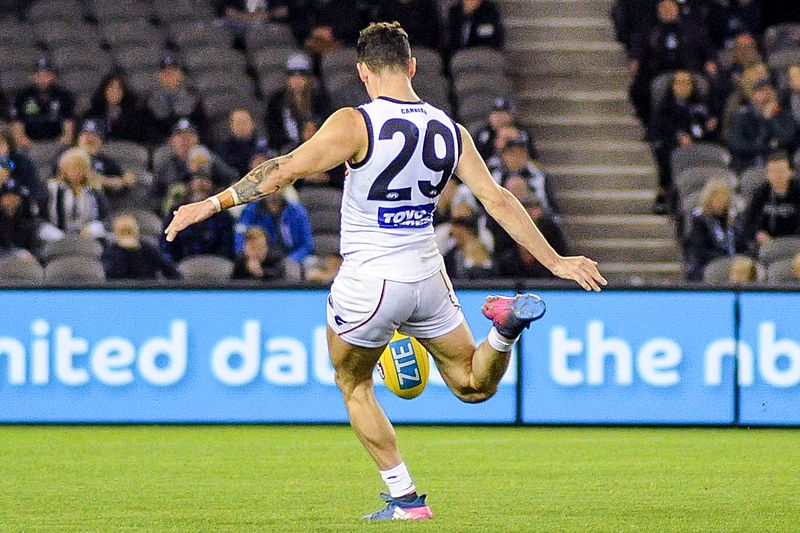 Zac Williams kicking