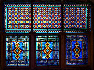 Şəki xan sarayının kiçik otağında şəbəkə pəncərə