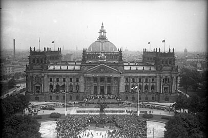 Bundesarchiv Bild 102-13744, Berlin, Reichstag, Verfassungsfeier