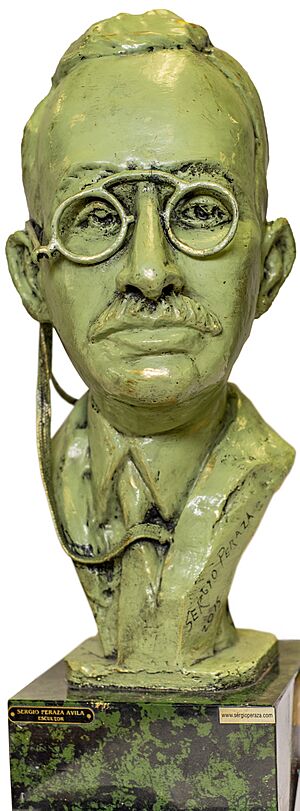 Busto Efrén Rebolledo