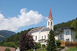 Dölsacher Pfarrkirche Außen II.jpg