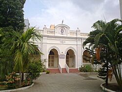 PARSI TEMPLE @ FIRE TEMPLE, Dar-e-Meher - panoramio