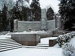 Rīga, J. Čakstes kapa piemineklis. 2001-01-01 - panoramio