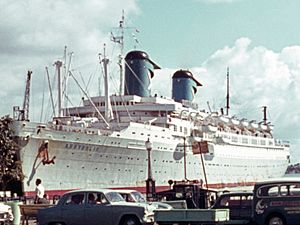 SS Australis 1967 (36950522642) (cropped)