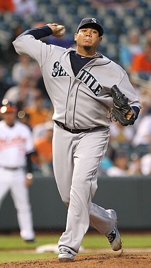 Seattle Mariners starting pitcher Felix Hernandez (34) (5712186216).jpg