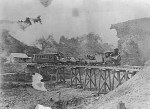 StateLibQld 1 390633 Steam tram crossing Irvinebank bridge over Gibbs Creek, ca. 1911