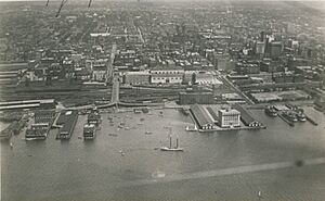 Toronto from the Air (HS85-10-35813)