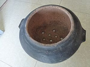 Traditional xôi cooker 1
