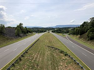 2019-08-16 15 01 36 View west along U.S. Route 211 (Lee Highway-Luray Bypass) from the overpass for Virginia State Route 731 (Collins Avenue) in Luray, Page County, Virginia
