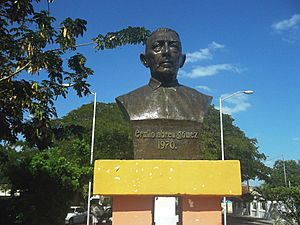 Busto de Ermilo Abreu Gómez, Mérida, Yucatán (02)