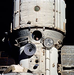 Cosmonaut Polyakov Watches Discovery's Rendezvous With Mir - GPN-2002-000078