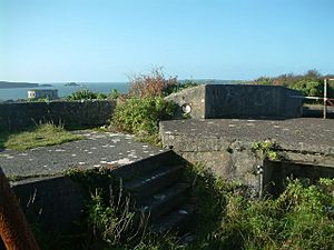 Gun emplacement from WW2 - geograph.org.uk - 1025399
