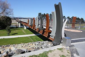 He Ara Kotahi Bridge, side view
