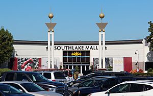 Southlake Mall, Morrow, October 2016.jpg