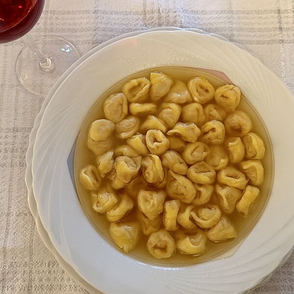 Tortellini in brodo Bologna