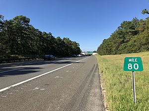 2018-09-16 15 58 23 View north along New Jersey State Route 444 (Garden State Parkway) between Exit 77 and Exit 81 in Beachwood, Ocean County, New Jersey