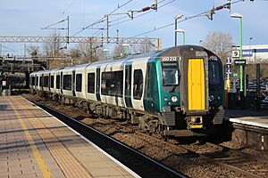 350232 at Watford Junction