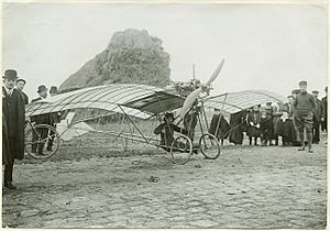 Aboukaia-Driancourt ombord på monoplanet Demoiselle Santos-Dumont