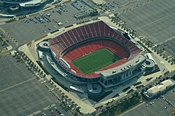 Aerial view of Arrowhead Stadium 08-31-2013.jpg