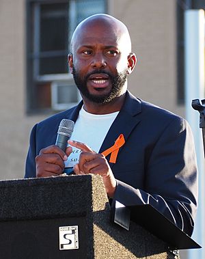 Assemblyman Mike Gipson hosts South L.A. rally to end gun violence (cropped).jpg